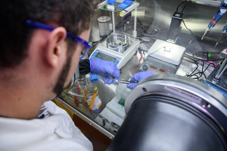 <p>Thomas Marchese, a student at Georgia Tech, assembles a battery. (Credit: Rob Felt)</p>