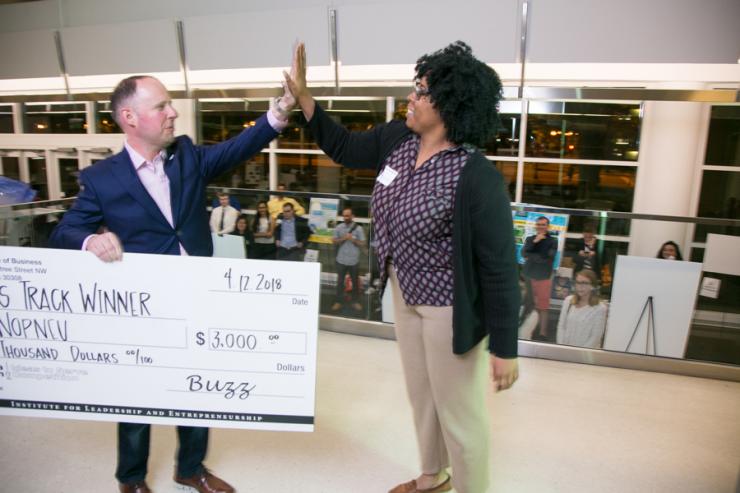 <p>I2S judge, Jay Cranman, CEO of Hands On Atlanta, congratulating Ideas Track Winner, Temiloluwa Adeniyi (BioID) of project Nopneu</p>