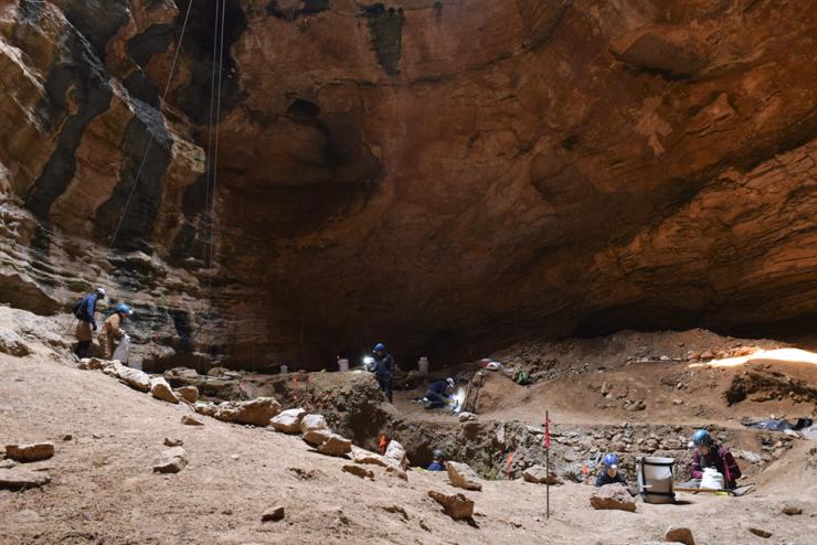 <p>This past summer, Jenny McGuire (right) and members of her Spatial Ecology &amp; Paleontology Lab joined functional paleoecologist Julie Meachen of Des Moines University (second from left) and colleagues in studying fossils in Natural Trap Cave. (Photo: Jess Hunt-Ralston)</p>