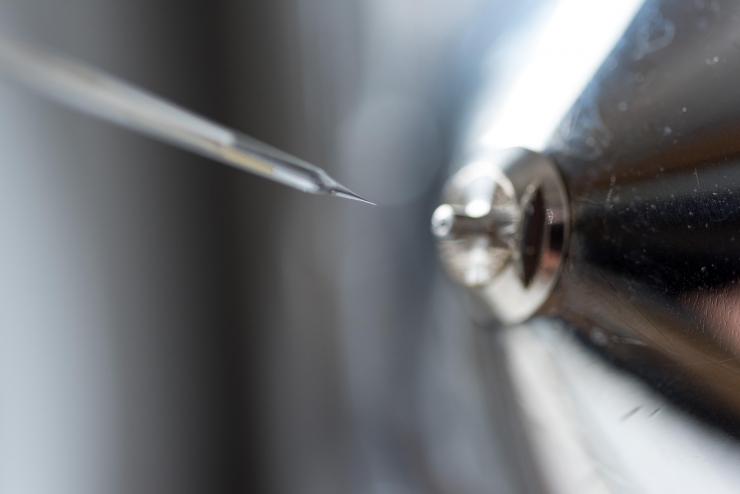 <p>Electrical charges from the triboelectric nanogenerator are applied to a sample before it enters the mass spectrometer for measurement. The charging boosts the sensitivity of mass spectrometers to unprecedented levels and allows identification to be done with smaller sample volumes. (Credit: Rob Felt, Georgia Tech)</p>