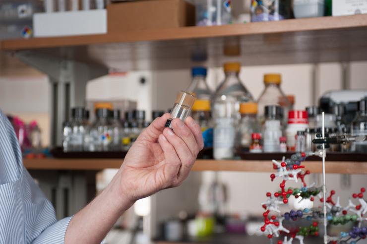 <p>Nicholas Hud holds up a sample of the gooey gel that forms when the nucleotides based on barbituric acid and melamine pair up into spiraled supramolecular assemblages. Under the microscope, the large molecule strings even look like RNA.</p>